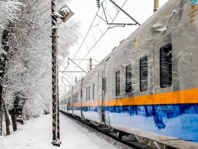 ҚТЖ жолдардың жабылуына байланысты 390 жолаушыны пойызбен жеткізді