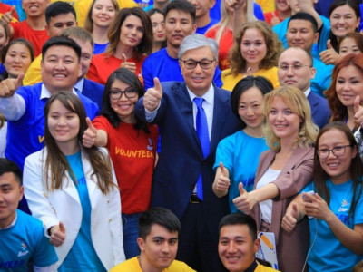 «Бұл – нағыз тарихи сәт»: Мемлекет басшысы жастарды референдумға белсене қатысуға шақырды