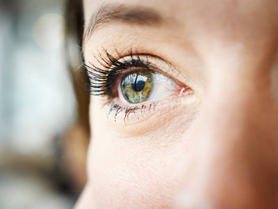 Неге кейде бір нүктеге қарап «қатып» қаламыз? – ғалымдар түсіндірді