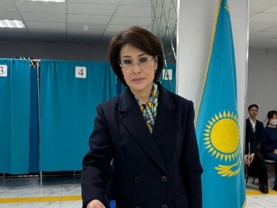 Ақмарал Әлназарова референдумда дауыс берді