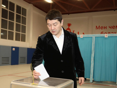 Маңғыстау облысының әкімі референдумда дауыс берді