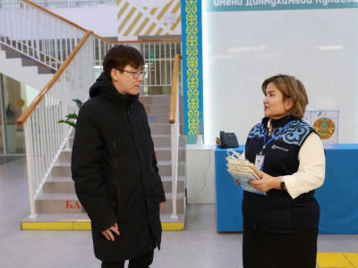 Атыраулық жігіт референдумда алғаш рет дауыс беріп, сыйлық алды