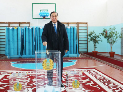 Жамбыл облысының әкімі референдумда дауыс берді