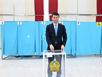 Дархан Сатыбалды республикалық референдумда дауыс берді