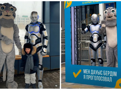 Референдум күні робот пен Әділет барысы Астана көшесімен жүріп өтті