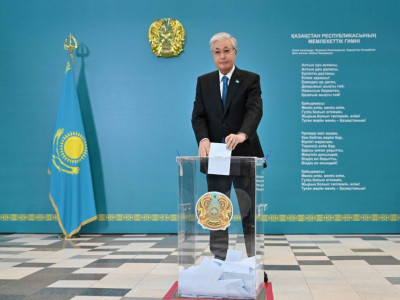 «Шын мәнінде, бұл – тарихи құжат»: Қасым-Жомарт Тоқаев референдумда дауыс берді