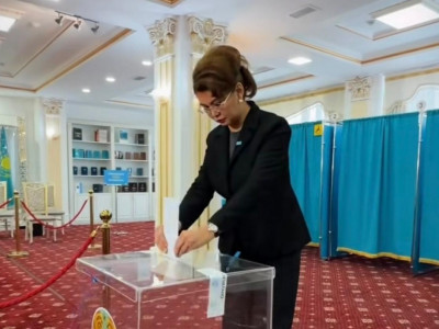 "Білімге, жасампаздыққа бағытталған стратегиялық таңдауымызды аңғартады": Аида Балаева референдумда дауыс берді