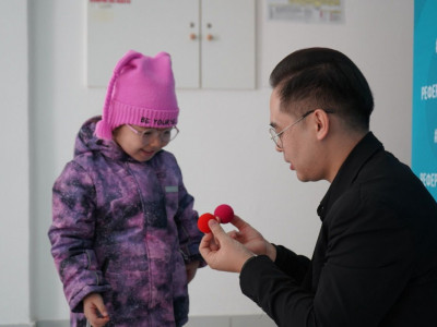 Қостанайда танымал сиқыршы сайлау учаскесінде шоу ұйымдастырды