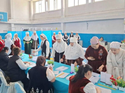 40 ене мен 40 келін референдумда бірге дауыс берді