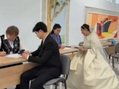 Маңғыстаулық жас-жұбайлар үйлену тойы күні дауыс беруге барды