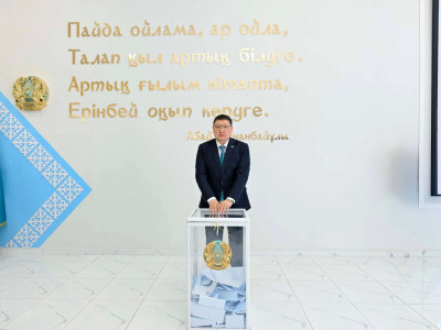 Абай облысының әкімі Берік Уәли референдумда дауыс берді