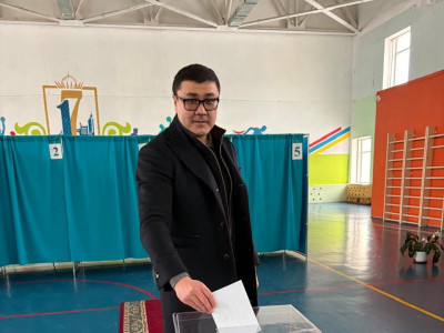 "Әр адамның ел болашағына жауапкершілікпен қарауы – өте маңызды": Бақтияр Мәкен референдумда дауыс берді