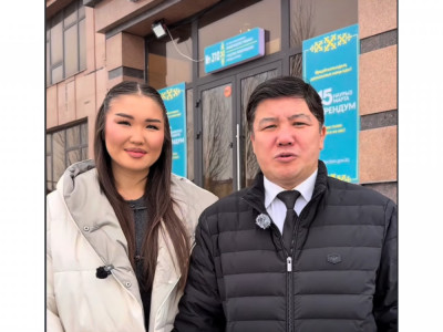 Тұрсынбек Қабатов қызымен бірге референдумда дауыс берді