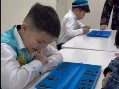 Астанадағы учаскеде оқушылар ұлттық ойындар ойнады