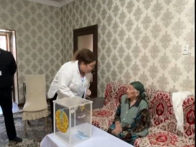 Тараздың 101 жастағы тұрғыны өз үйінде дауыс берді