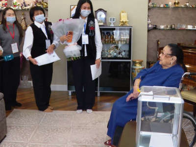 «Халқымыз бақытты өмір сүрсін»: Бибігүл Төлегенова өз үйінде дауыс берді