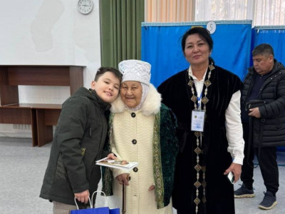 Алматының жүз жастағы тұрғындары дауыс беруге келді