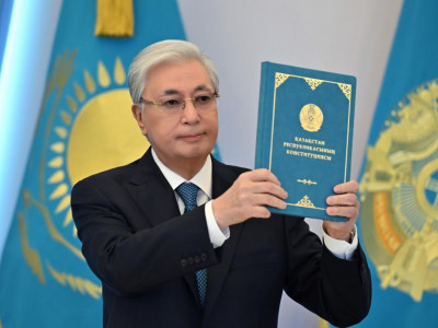 Президент Қазақстанның жаңа Конституциясын іске асыру жөніндегі шаралар туралы Жарлыққа қол қойды