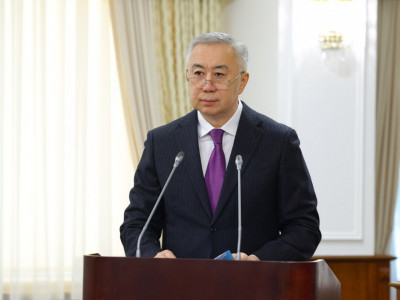 Астана мен Алатау қаласының мәртебесі арнайы конституциялық заңдармен бекітіледі