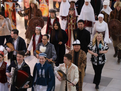 Астанада 230 адам қатысқан ұлттық киім шеруі өтті