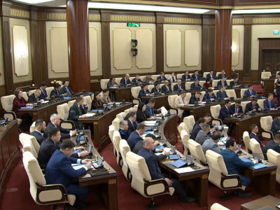 Мәжіліс мемлекеттік қызмет туралы жаңа заң жобасын бірінші оқылымда мақұлдады