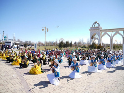 Түркістанда 500-ден астам жас домбырашы бір мезетте күй тартты