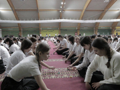 Көкшетауда 1 500 оқушы бір мезетте «Бес асық» ойнады