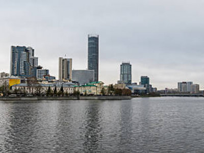 Атырауда 17 жастағы қыз Жайық өзеніне секіріп кеткен