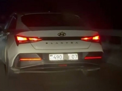 Жамбылда көлігінің нөмірін қағазбен жауып қойған жүргізуші ұсталды