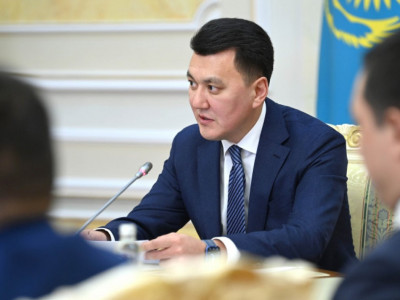 Жаңа Конституцияны қабылдау жаңа мемлекеттік-саяси модельге көшкенімізді білдіреді – Ерлан Қарин