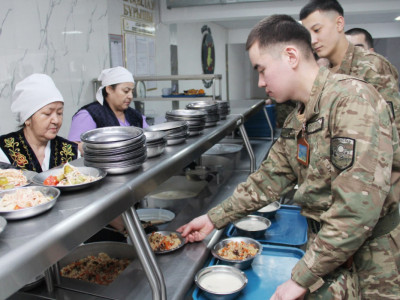 Наурызнама: Ұлттық ұланда 10 тоннаға жуық наурызкөже дайындалды (ВИДЕО)