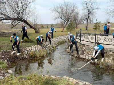 Жас қазақстандықтар «Мөлдір бұлақ» республикалық акциясына қатысуда