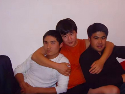 «Өлмейтіндей жүргеніміз үшін кешір»: Бағлан Әбдіхалықов белгілі әнші туралы естелік жазба жариялады