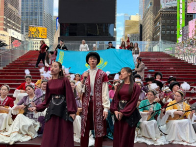 Times Square-дегі Наурыз: Нью-Йорк төрінде қазақтың күйі күмбірледі