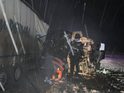 Ақмола облысында жүк көлігі мен жол жөндейтін техника соқтығысты