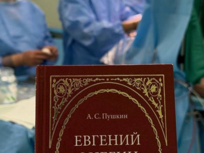 «Онегин» операциясы: науқас Пушкинді оқып жатқанда миынан ісік алынды