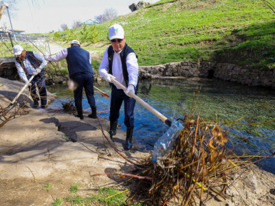 Олжас Бектенов Түркістан облысында «Мөлдір бұлақ» акциясына қатысты