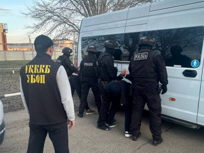 БҚО-да полицияға бағынбаған бір топ азамат қамауға алынды (ВИДЕО)