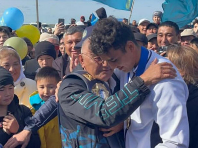 «Қанатымнан айырылдым»: Ризабек Айтмұқан отбасында қайғылы жағдай болғанын айтты