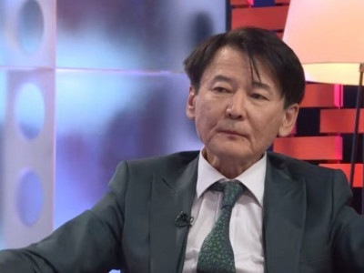 “Тұрсынбекті танығалы бері….”: Қыдырәлі Болманов Мөлдірдің туған күнінде өнер көрсетті (ВИДЕО)