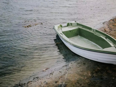 «Қайықты шайқап, әдейі құлатқан»: Павлодарда әйелін Ертіске батырып өлтірген ер адам 15 жылға сотталды