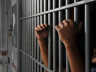 Үйіне барып, есігін сындырған: Астанада тағы бір сталкер сотталды