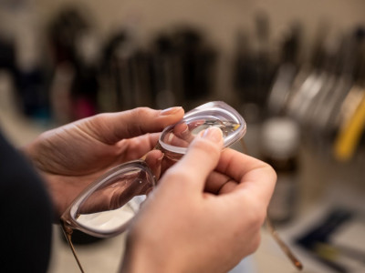 Көзілдірікті онлайн дүкендерден алдыру несімен қауіпті?