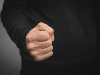 Жетісу облысында медбикенің бетінен ұрған ер адамға сот үкімі шықты