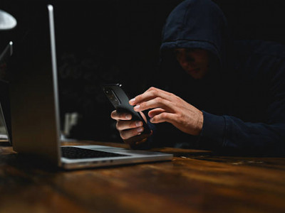 Алаяқ ұлттық байланыс операторының атын жамылып 20 млн теңге иемденген