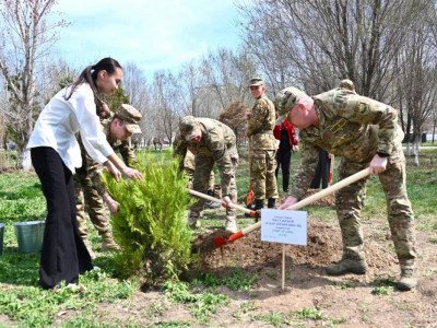 Гвардейск гарнизонында «Таза Қазақстан» акциясы аясында 500 түп ағаш егіледі