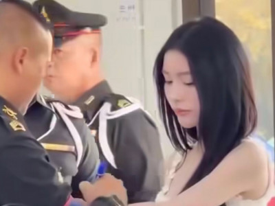 Таиландта жүздеген трансгендер әскери шақыруға барды