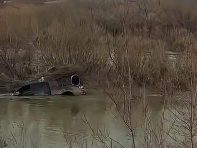 Есіл өзенінде жүргізушіні көлігімен бірге ағыс алып кеткен