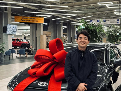 Мейрамбек Беспаев Еркеш Хасенге көлік сыйлады (ВИДЕО)