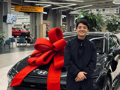 Мейрамбек Беспаев Еркеш Хасенге көлік сыйлады (ВИДЕО)